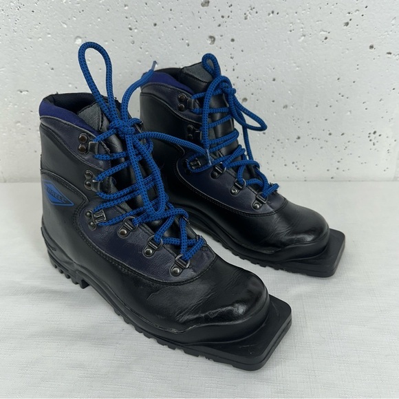 Merrell Shoes - Merrell Women’s size 6.5 Nordic Black Blue Leather Back Cross Country Ski Boots